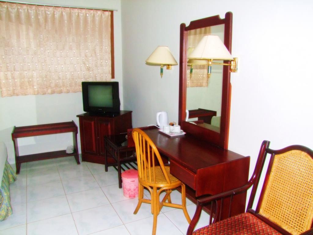 Yulia Hotel Managed By Hig Горонтало Номер фото